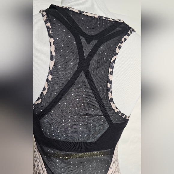 Like new LULULEMON DANCE TO YOGA TANK US 4 - Picture 15 of 17